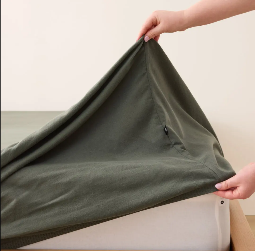 Fitted Bed Sheet – SUPER KING Bed – Free Pillows - GREEN
