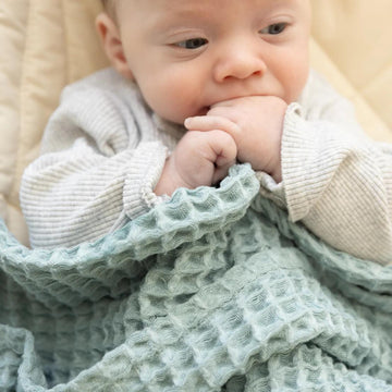 Cozy Cotton Baby Blanket – Soft & Snuggly